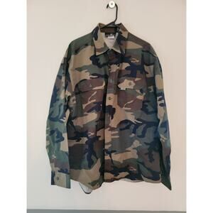 Hunter’s View Camo Button-Down Shirt – Size XL